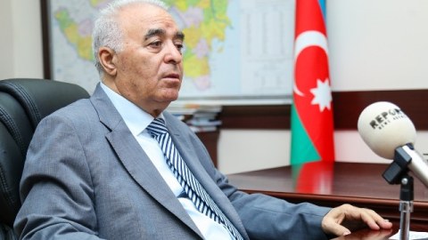 Komitə sədri: “Vasif Talıbov məcbur etmir ki, bu kitabları oxu!”    