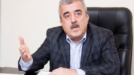 Sədrsiz AMİP – Etibar Məmmədov siyasətə qayıdır?