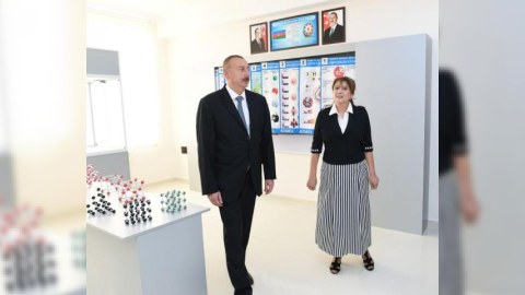 Prezident 239 və 162 nömrəli məktəblərdə 