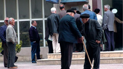 Əmək Məcəlləsi dəyişdirilir -&nbsp;Bəzi sahələrdə &ccedil;alışanlar &uuml;&ccedil;&uuml;n yaş həddi g&ouml;t&uuml;r&uuml;l&uuml;r  &nbsp;