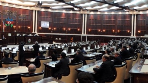 Ev dustağı edilən təqsirləndirilən şəxs elektron nəzarətdə olacaq -&nbsp;Yeni cəza n&ouml;v&uuml;  &nbsp;