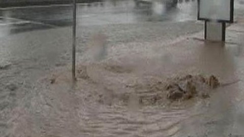 İstanbulda g&uuml;cl&uuml; leysan həyatı iflic edib