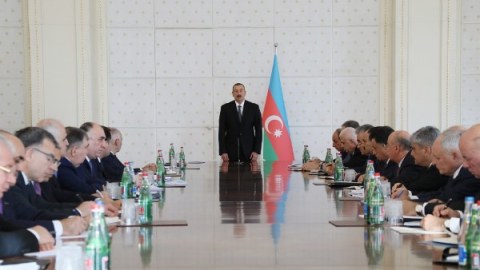 İlham Əliyev: “Nəzərdə tutulan bütün məsələlər ilin sonuna qədər öz həllini tapmalıdır”