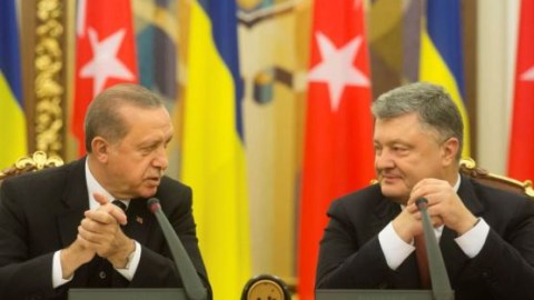Ərdoğan Poroşenko ilə mətbuat konfransında niyə yatdı - VİDEO
