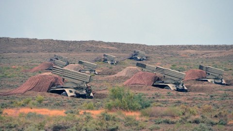 Azərbaycan tankları və raketləri d&ouml;y&uuml;ş vəziyyətinə gətirdi - FOTOLAR