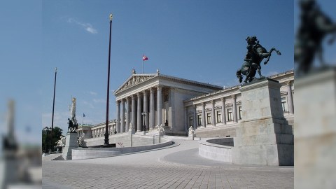 Avstriyada parlament seçkilərinin ilkin nəticələri açıqlandı