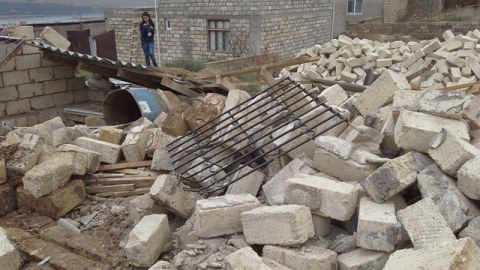 Heydər Əliyev Fondu köçkünün evinin sökülməsinin qarşısını aldı 