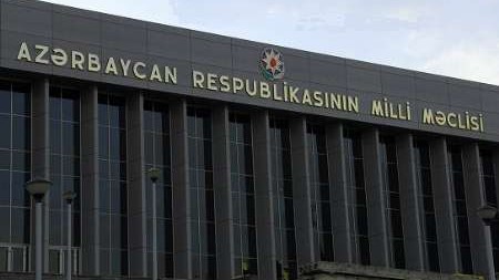 Deputatları üz-üzə qoyan dəyişiklik təsdiqləndi