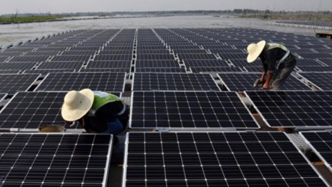 Çin açıq kosmosda günəş elektrik stansiyası tikir