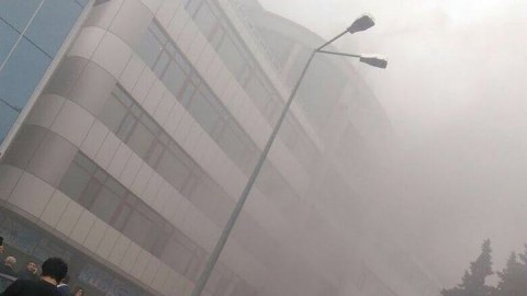 Bakıda məşhur şirkətin binasındakı yanğın söndürüldü - YENİLƏNİB
