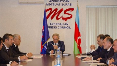 Mətbuat Şurasından “reket jurnalistlər”ə xəbərdarlıq