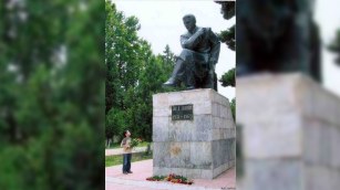 Atalar və övladlar - “Atamın qəbrinə görə icra başçısına etiraz etdim, bircə ziyalı səsimə səs vermədi” - Əli Kərimin oğlu  