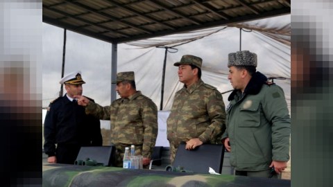 Zakir Həsənov döyüş atışlarını izlədi   