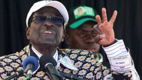 Zimbabve prezidenti istefa verdi - Video