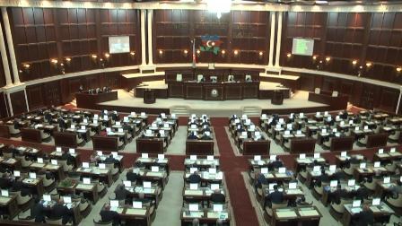 Parlament yenə büdcəni müzakirə edir