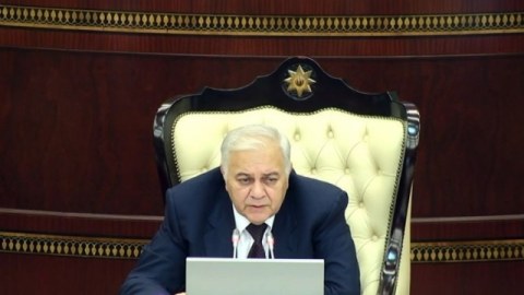 Spiker xanım deputata: “Burada nə vaxt seçiciləri qəbul etmisiniz?”