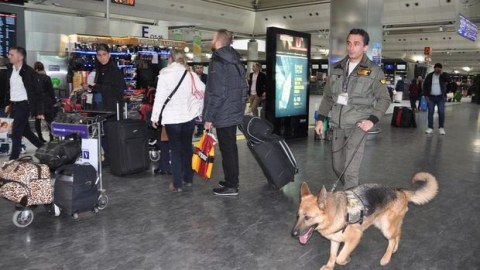 Atat&uuml;rk hava limanında bomba həyəcanı