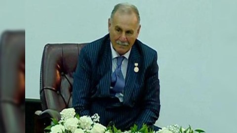 Prezident baş rəssamı m&uuml;kafatlandırdı
