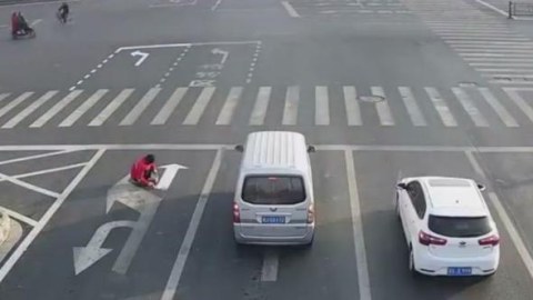 İşə rahat getmək &uuml;&ccedil;&uuml;n yol nişanlarını dəyişdi