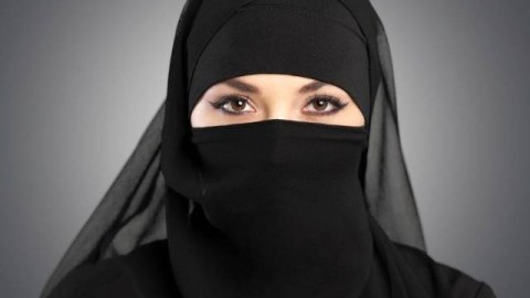 Qadınlarla bağlı mübahisəli ayələr və hədislər: İlahiyyatçılar tərcüməçiləri hədəf aldılar