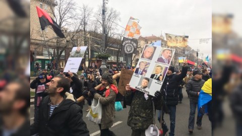 Saakaşvili tərəfdarları ilə toqquşmada 30 polis yaralandı - Yenilənib, Video
