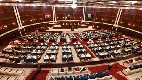 Parlamentin yaz sessiyasının işlər planına daxil ediləcək qanun layihələri – SİYAHI