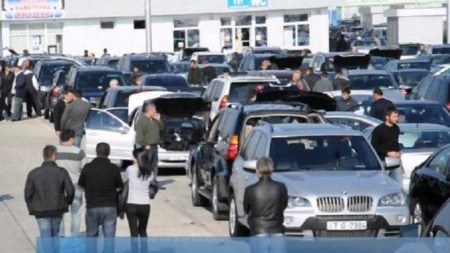 Gürcüstanda qalan sürücülər əlavə xərcə düşəcək