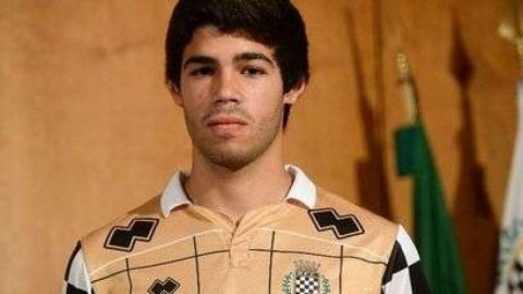 20 yaşlı futbol&ccedil;u xər&ccedil;əngdən d&uuml;nyasını dəyişdi