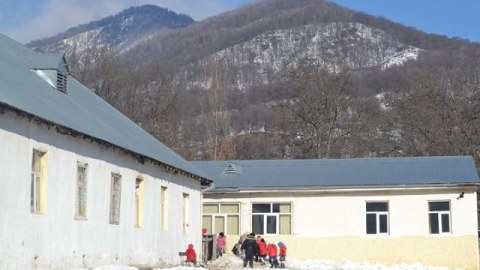 Ucqar kəndin gənc müəllimi: “Hər səhər tanımadığım adamlar “Sabahın xeyir, can!” deyir” 