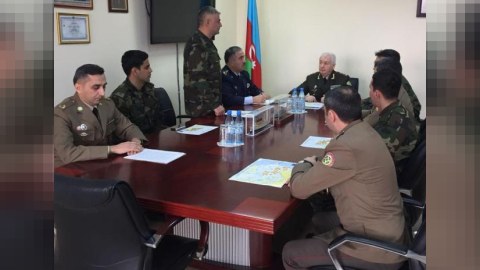 General itkin d&uuml;şən alpinistlərlə bağlı əməliyyat m&uuml;şavirəsi ke&ccedil;irdi - FOTOLAR