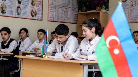 Yanvarda məktəblililərə 5 gün qış tətili veriləcək   