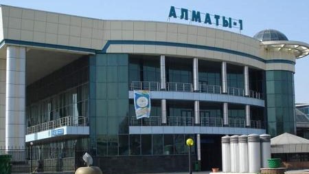Dəmiryolu vağzalından 10 min insan təxliyə edildi
