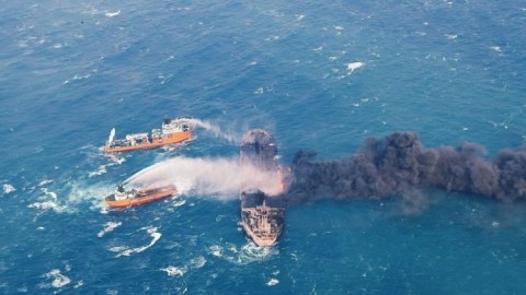 Tanker batdı: 32 itkin var 