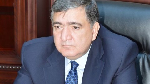 Fazil Məmmədovun Vergilər Nazirliyindəki şəkillərinə əl vurulmur...   