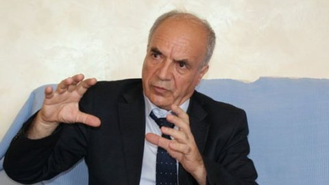 “Namaz qılanların əksəriyyəti oxuduqları ayələrin, duaların mənasını bilmirlər”  -  Əhməd Qəşəmoğlu 