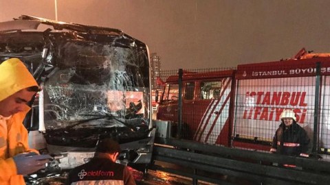 Metrobus qəzasında 22 nəfər yaralandı