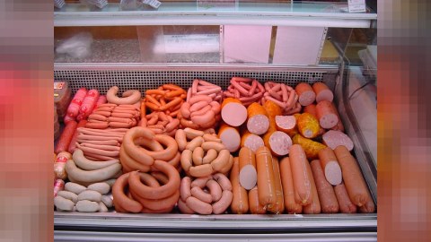 Azərbaycanda haram malları əhaliyə “halal qida” adı ilə satan ŞİRKƏTLƏR    