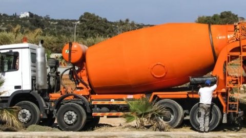 Betonqarışdıran maşında sərhədi ke&ccedil;mək istəyən 22 miqrant saxlanıldı