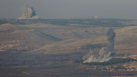 Afrində terrorçuların sığındığı ərazilər bombalandı