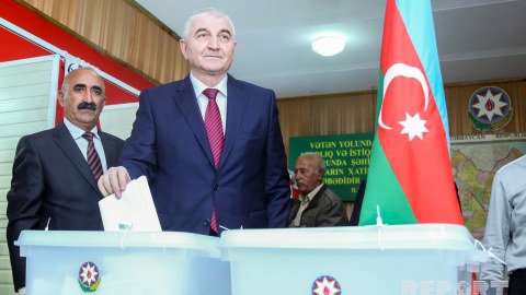 Prezidentliyə namizədliyi irəli sürülən 12 nəfər - SİYAHI   