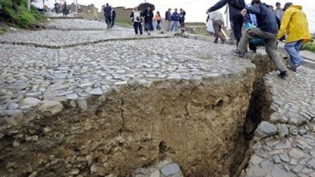 S&uuml;r&uuml;şmə zonasında yaşayan jurnalist: &ldquo;Yalan deyirlər, hələ he&ccedil; kəsə kirayəpulu verilməyib&rdquo;