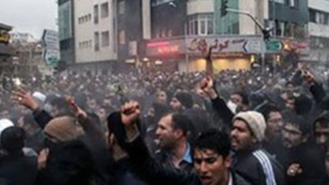 İrandakı iğtişaşlarda  3 polis öldü 
