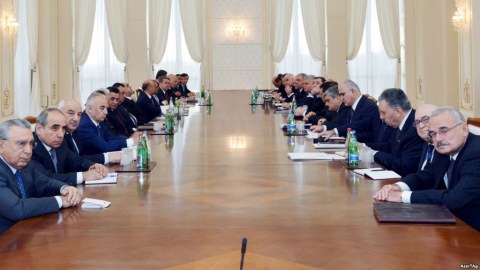 Siyasi partiya Azərbaycan hökumətinə hər bir vətəndaşa 100 dollar bağışlamağı TƏKLİF ETDİ