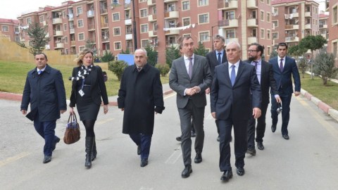 Avropa İttifaqının nümayəndəsi məcburi köçkünlərlə görüşdü