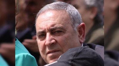 Erməni səfirin bağ evini yardılar