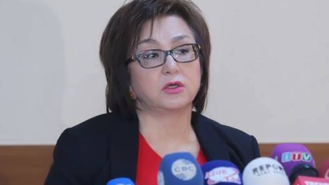 Məleykə Abbaszadə qəzaya düşən şagirdlərə baş çəkdi