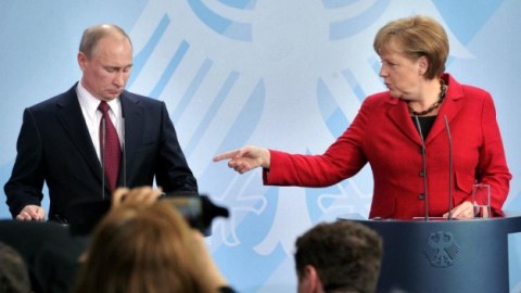 Merkel Putinə gizli hədiyyəsindən DANIŞDI