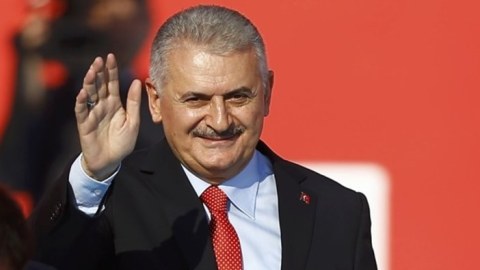 Türkiyənin Baş naziri Bakıya yola çıxdı   