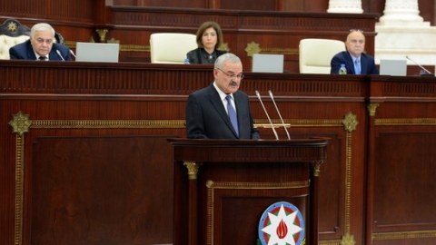 Artur Rasizadə nazirləri Milli Məclisə gətirir 