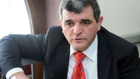 Deputat h&ouml;kumətin hesabatına etiraz etdi